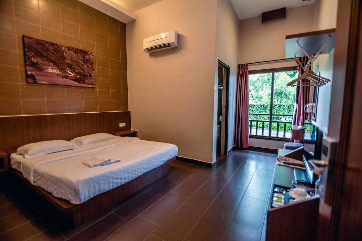 Minibar, bed sheets