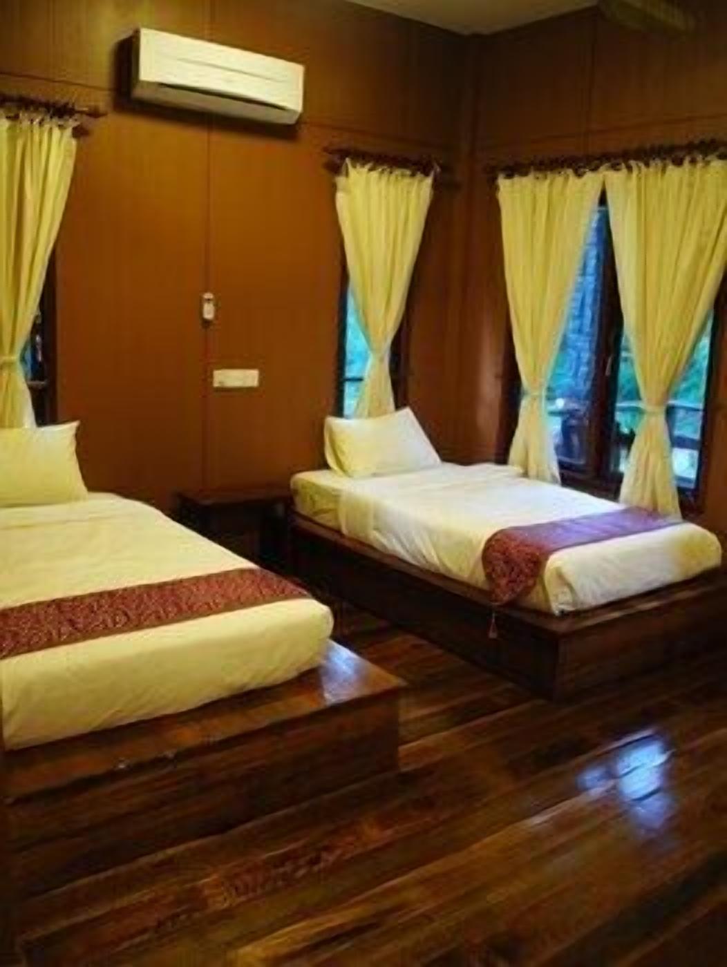 Minibar, bed sheets