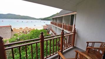 Premier Double Room, 1 King Bed, Balcony, Sea View | Balcony
