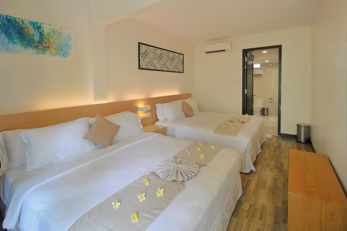Quadrupla Deluxe, letti multipli, vista giardino | Biancheria da letto di alta qualità