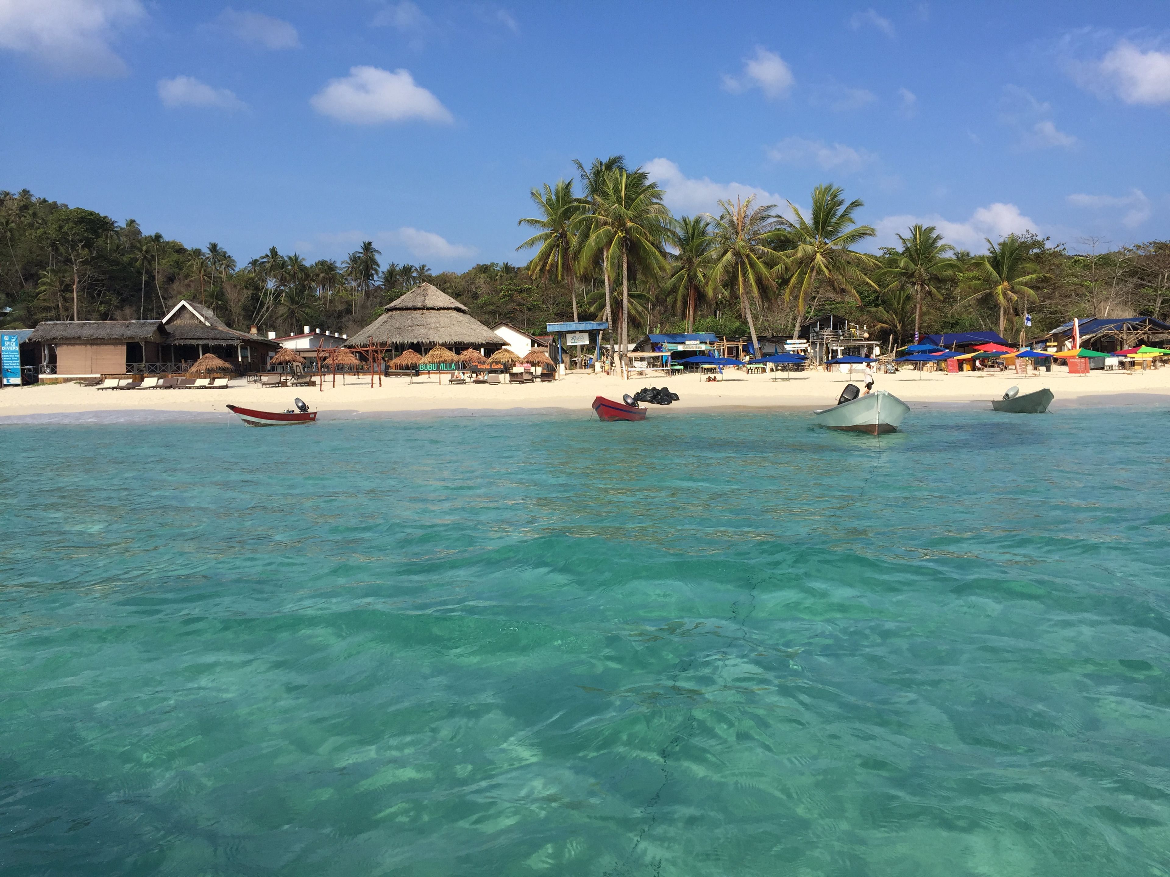 beach nearby, sun-loungers, beach massages, snorkelling