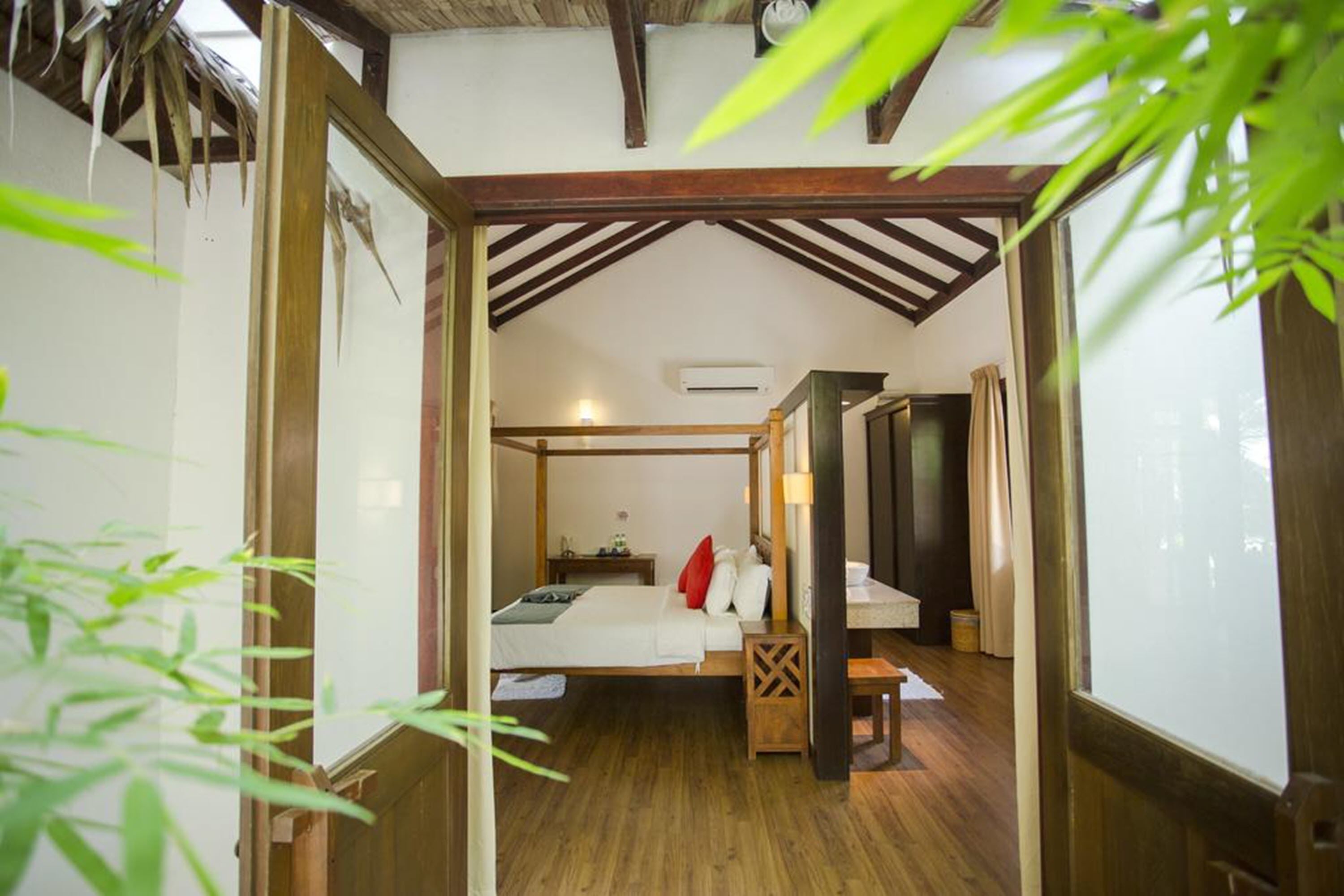 room | 1 bedroom, free minibar items, in-room safe, free wifi