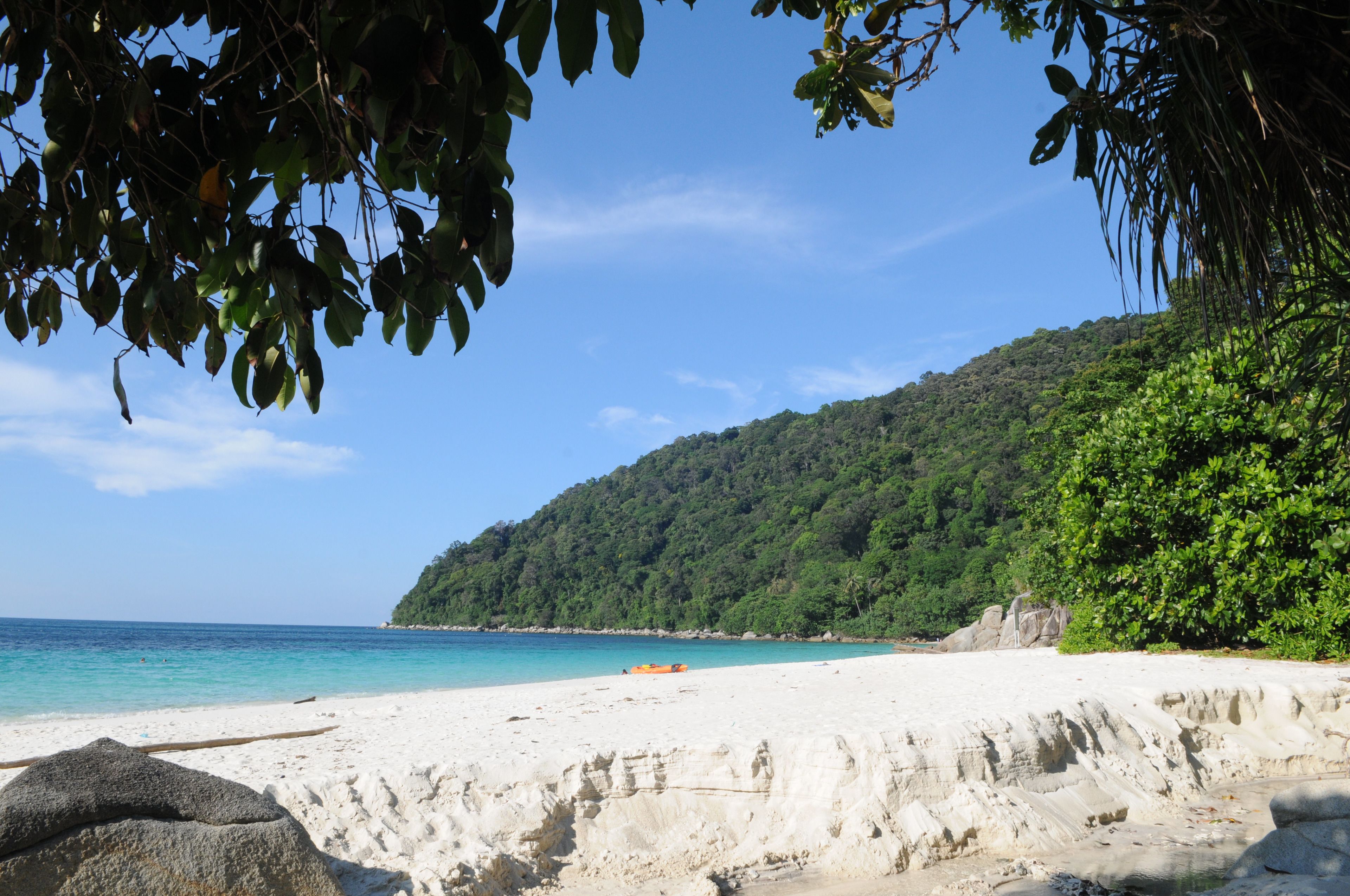 beach nearby, sun-loungers, beach massages, snorkelling
