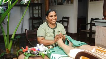 Sauna, hot tub, steam room, Turkish bath/hammam, body treatments