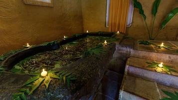 Sauna, hot tub, steam room, Turkish bath/hammam, body treatments