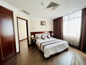Minibar, in-room safe, desk, free WiFi - Saigon Phu Yen Hotel (Tuy Hoa)
