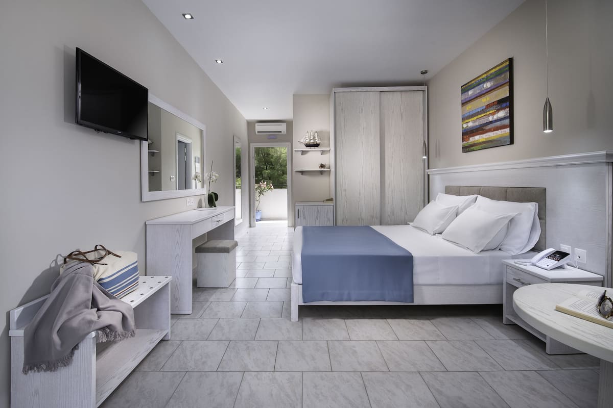 comfort triple room | free wifi, bed sheets