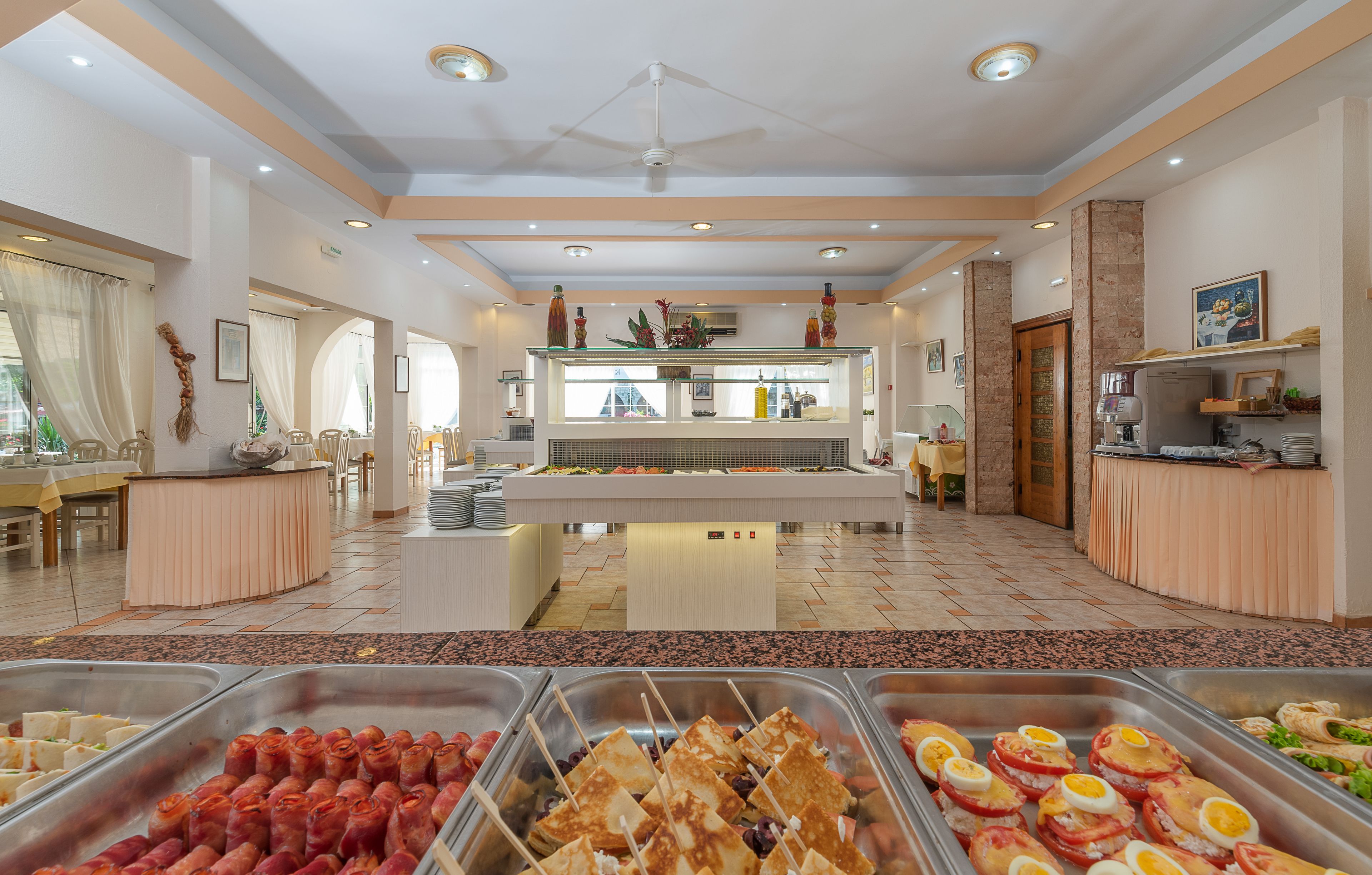 2 restaurants, lunch, dinner served; greek cuisine