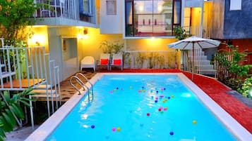 Indoor pool, seasonal outdoor pool, free pool cabanas, pool umbrellas