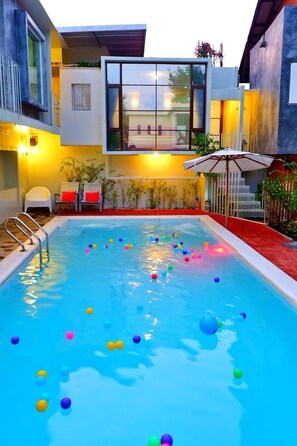 Indoor pool, seasonal outdoor pool, free pool cabanas, pool umbrellas