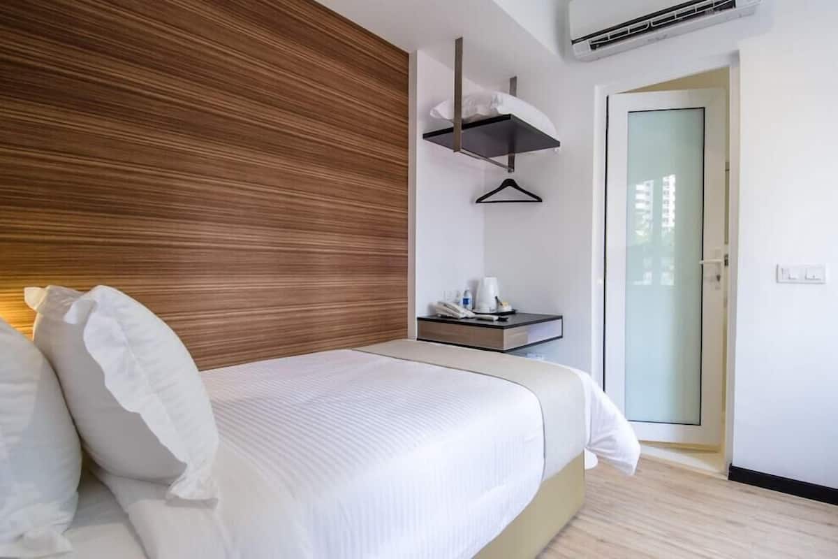 Minibar, desk, iron/ironing board (on request), WiFi (free)