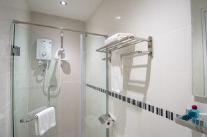 Bruser, gratis toiletartikler, hårtørrer, bidet