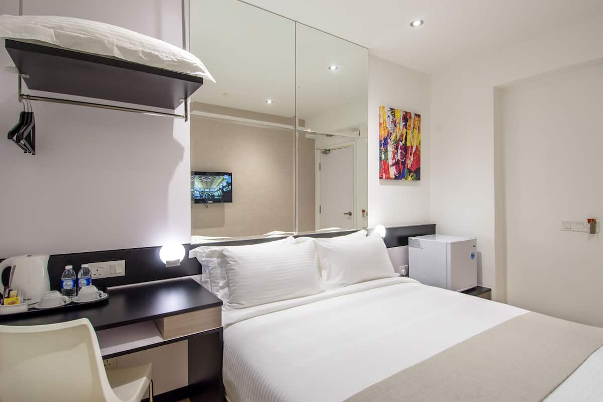 Standard-Doppelzimmer, ohne Fenster | Minibar, Schreibtisch, Bügeleisen/Bügelbrett, kostenloses WLAN