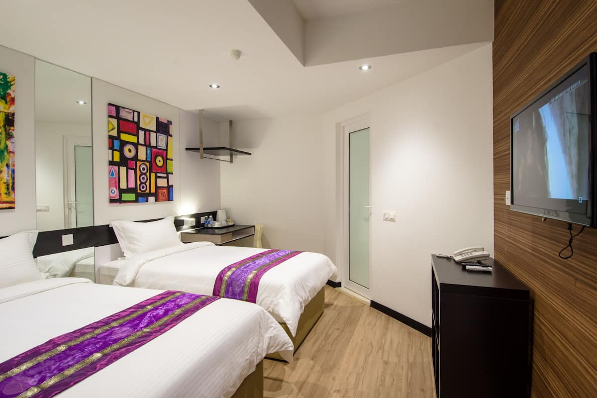 Standard-Dreibettzimmer | Minibar, Schreibtisch, Bügeleisen/Bügelbrett, kostenloses WLAN