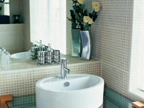 高級雙人房, 獨立浴室 | 浴室 | 免費梳洗用品、浴袍、拖鞋