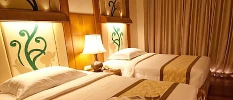 Deluxe Double or Twin Room | Minibar, in-room safe, soundproofing, rollaway beds