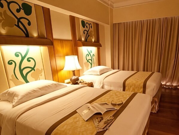 Deluxe Double or Twin Room | Minibar, in-room safe, soundproofing, rollaway beds - Golden Beach Hotel Pattaya (Pattaya)