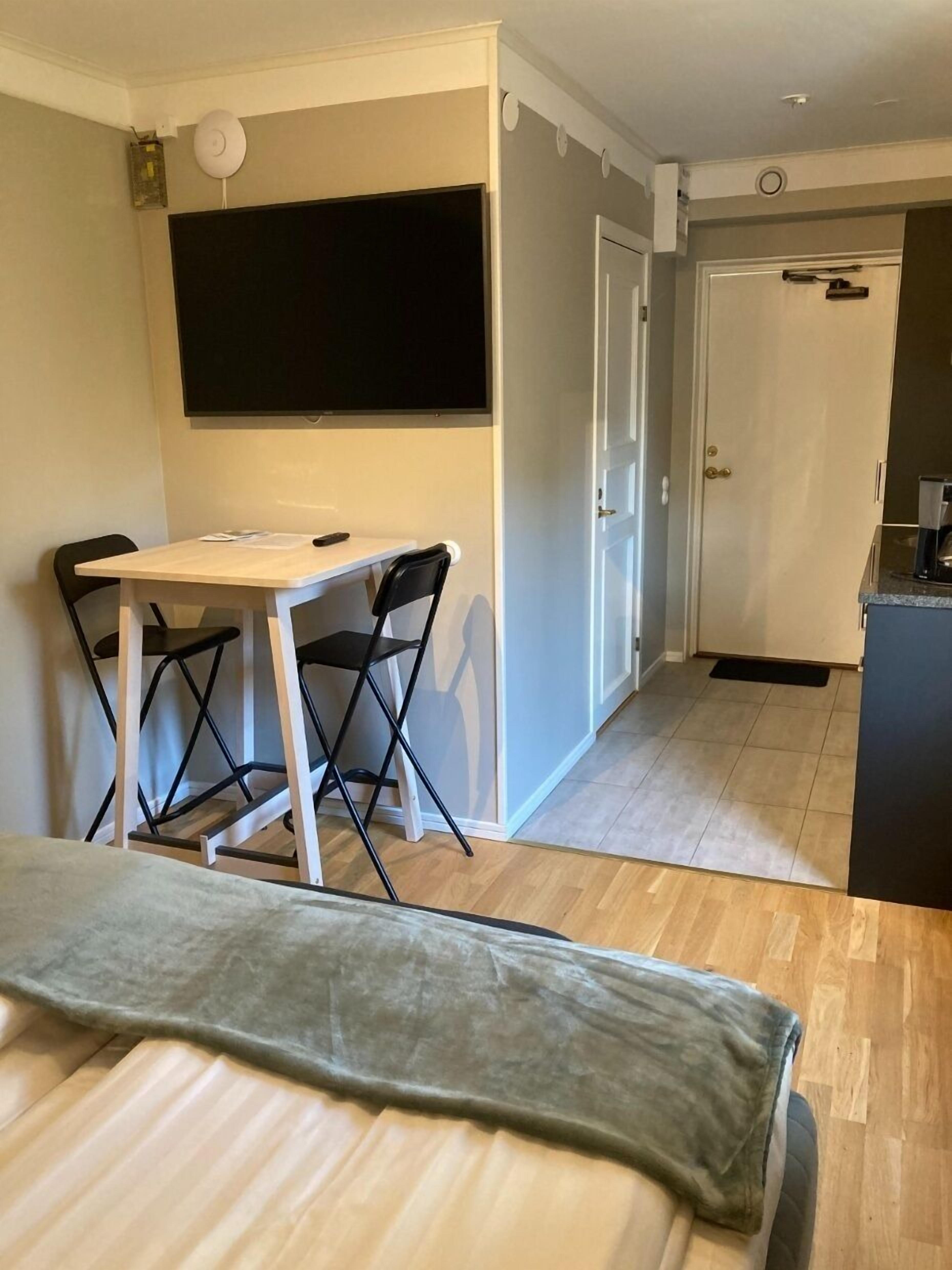 business studio, 1 double bed | 1 bedroom, individually decorated, individually furnished, desk