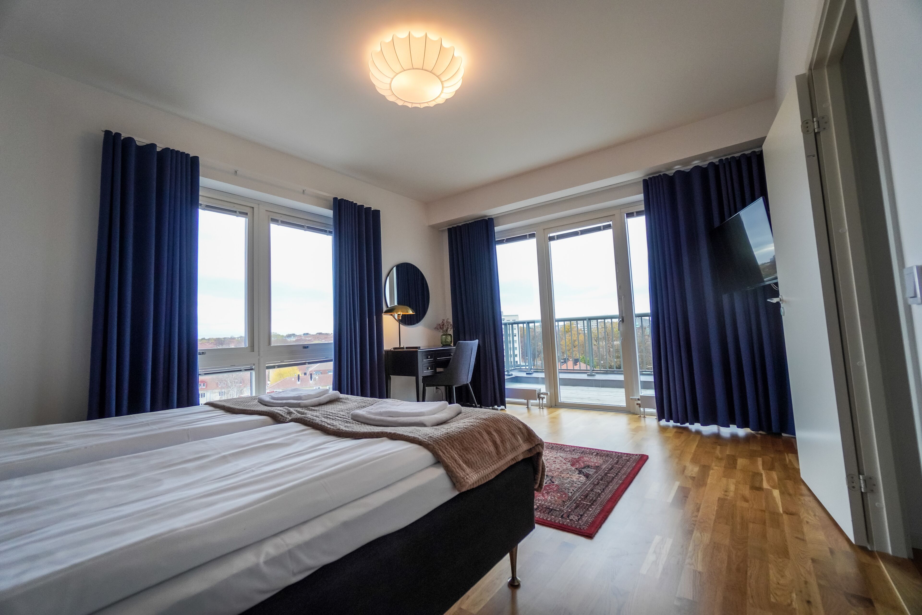 Business Apartment | Individually decorated, individually furnished, desk, blackout drapes