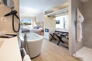 Luxe beddengoed, een kluis op de kamer, een bureau