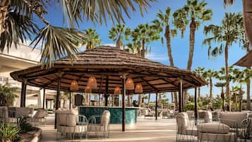 5 restaurants, spécialités Cuisine locale et internationale