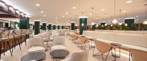 5 restaurants; ze serveren er ontbijt, lunch, diner en brunch 