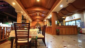 Breakfast and dinner served, Thai cuisine