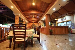 Breakfast and dinner served, Thai cuisine - P72 Hotel (Pattaya)