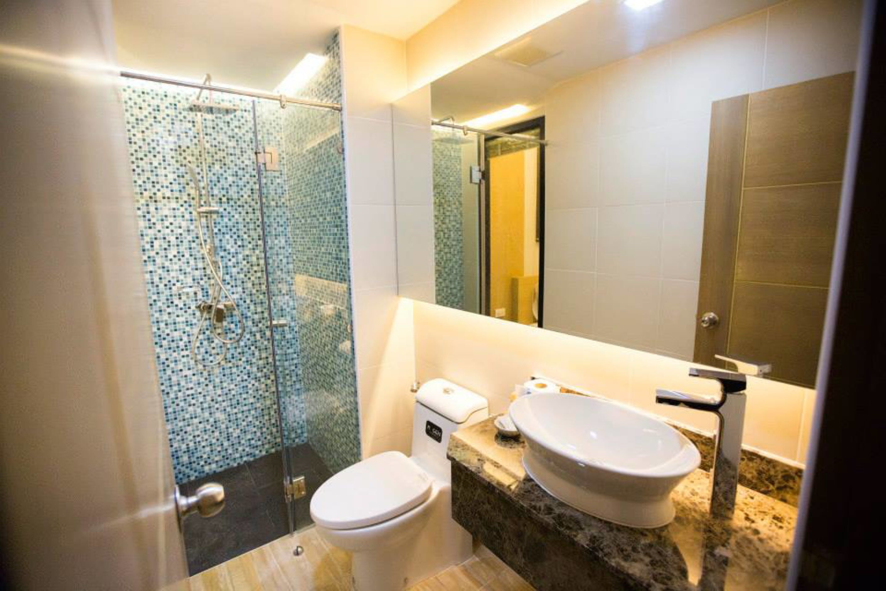 Monolocale Deluxe | Bagno | Doccia, set di cortesia gratuito, asciugamani