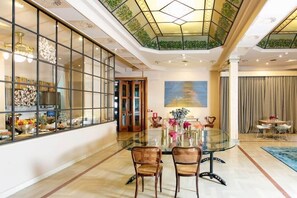 Breakfast, lunch, dinner served; Italian cuisine, garden views 