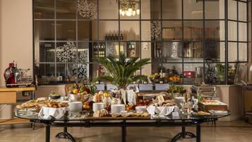 Breakfast, lunch, dinner served; Italian cuisine, garden views