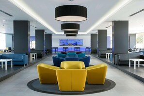 2 bars/lounges, poolside bar