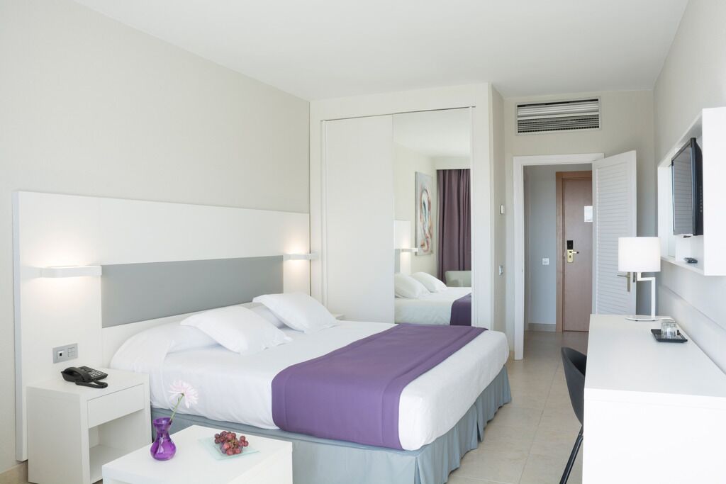 Luxe beddengoed, een minibar, een kluis op de kamer, een bureau