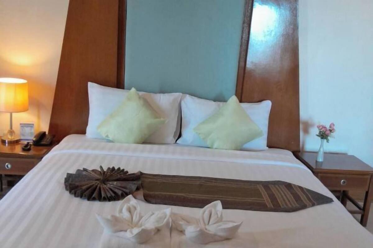 WiFi (free), bed sheets