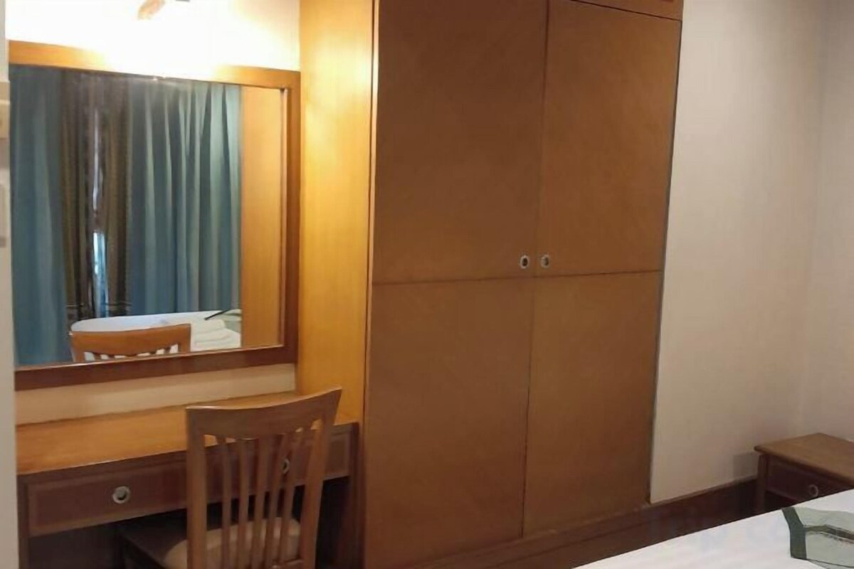 WiFi (free), bed sheets