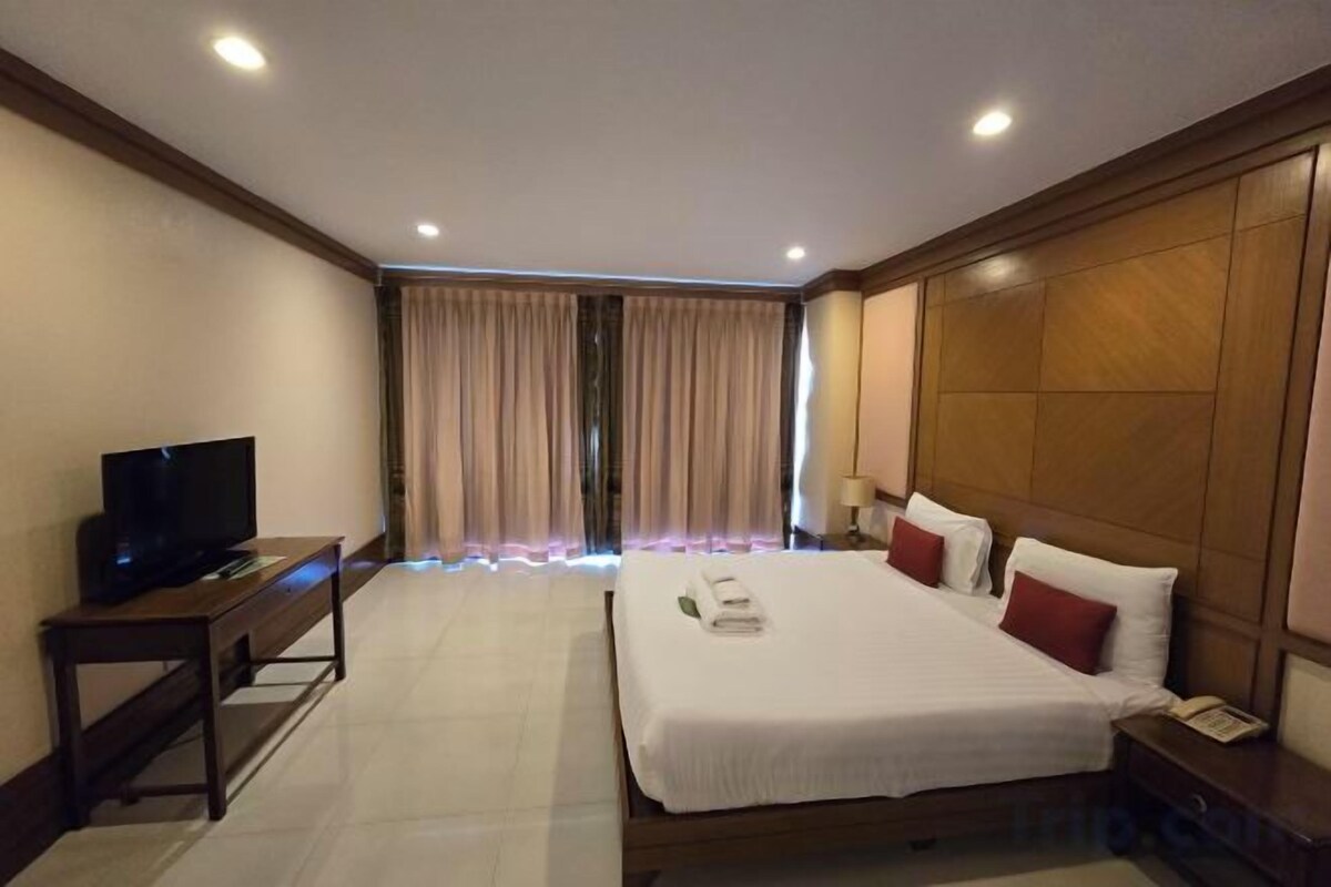 WiFi (free), bed sheets