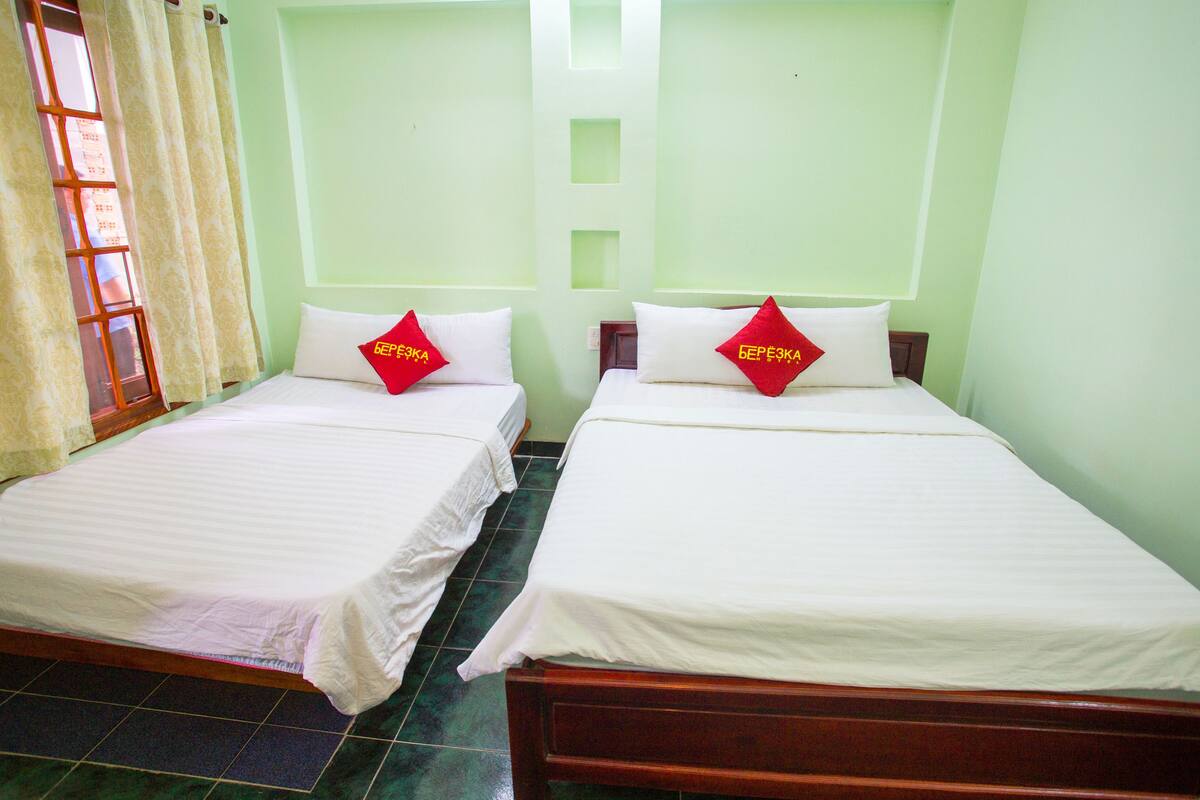 Quadruple Room | Minibar, blackout curtains, free WiFi