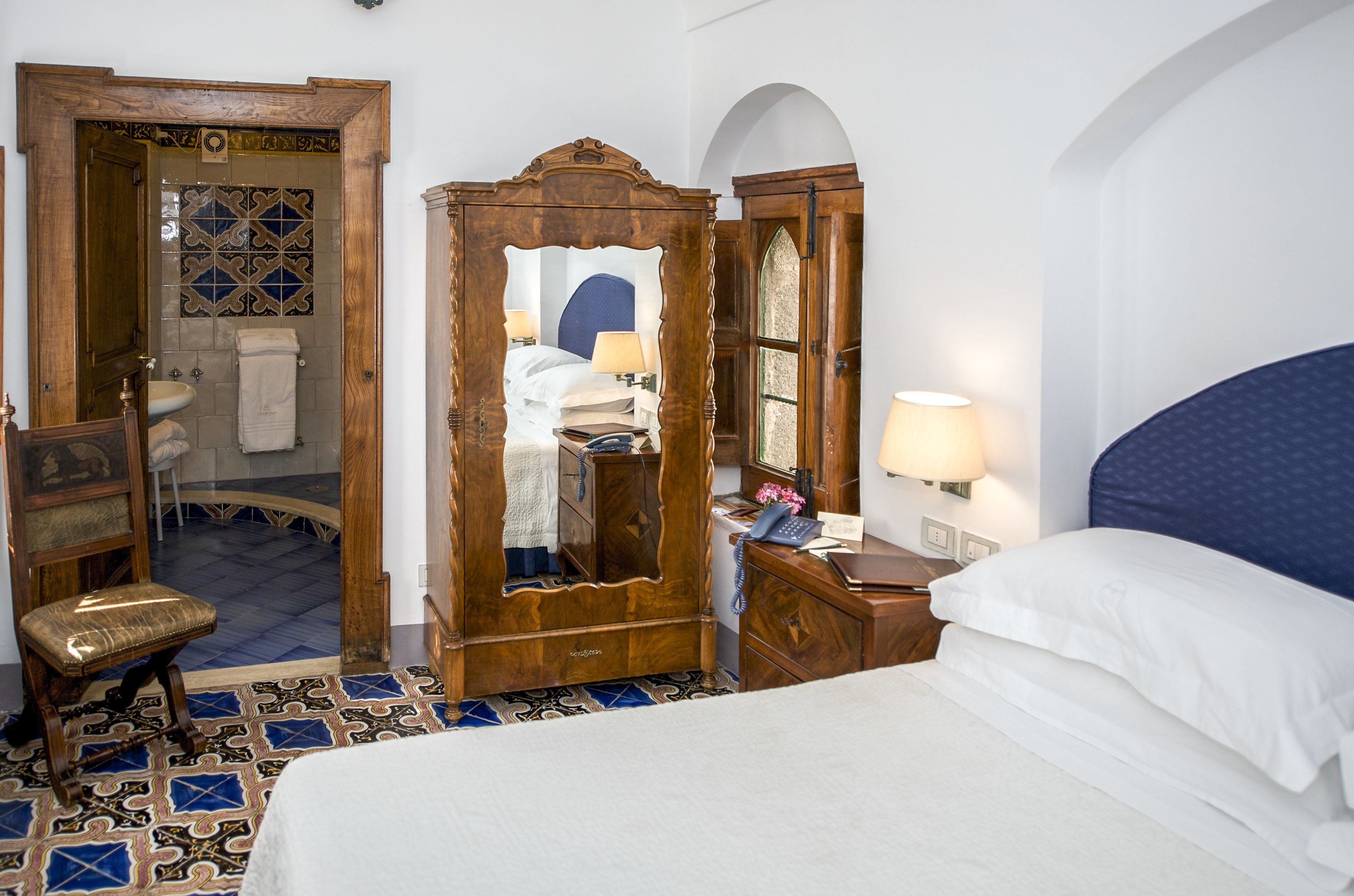 classic double room, courtyard view | minibar, in-room safe, individually decorated, individually furnished
