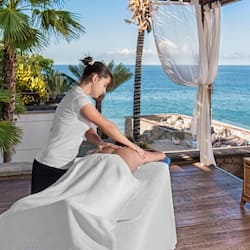 Tratamentos corporais, tratamentos faciais, manicure e pedicure