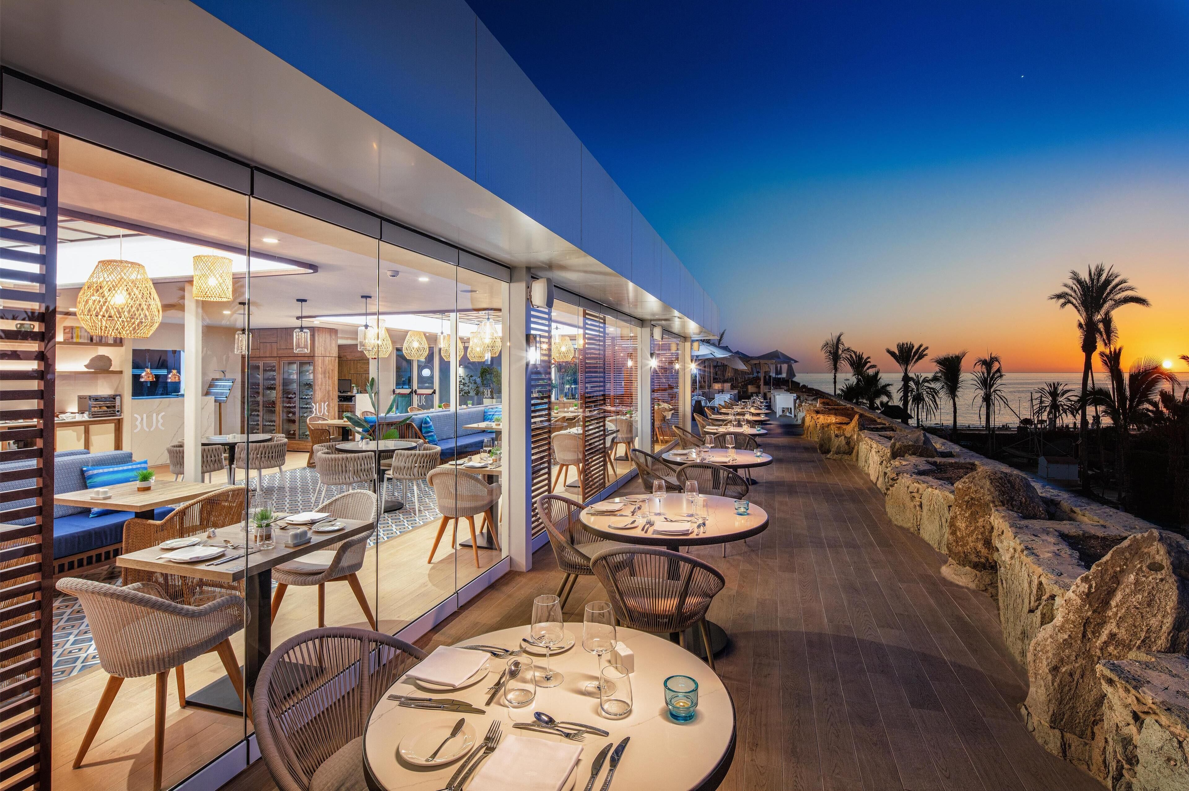 3 restaurantes; se sirven desayunos 