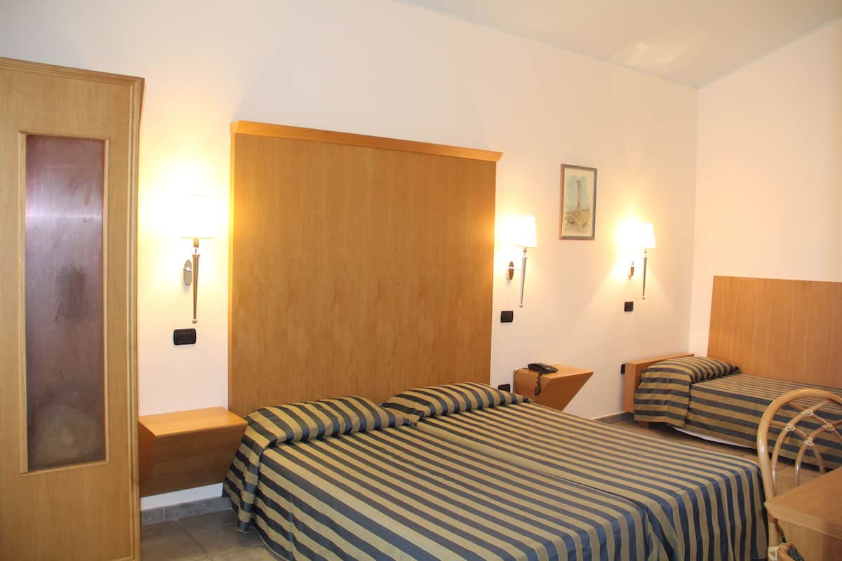Classic Triple Room | In-room safe, cots/infant beds, rollaway beds, free WiFi