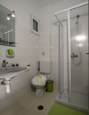 Shower, hair dryer, towels - Kalathos Sun Hotel (Rhodes)