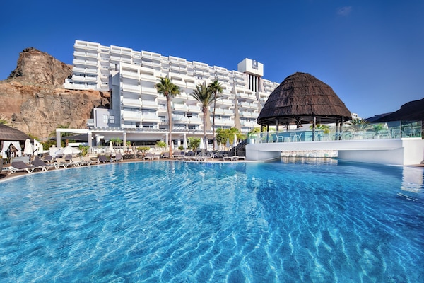 2 outdoor pools, pool umbrellas, sun loungers