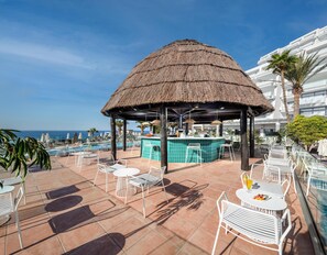 5 bars/lounges, poolside bar