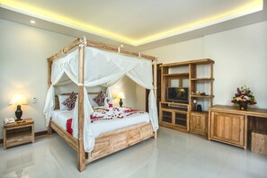 Luxury Suite, 1 Bedroom, Balcony, Pool View