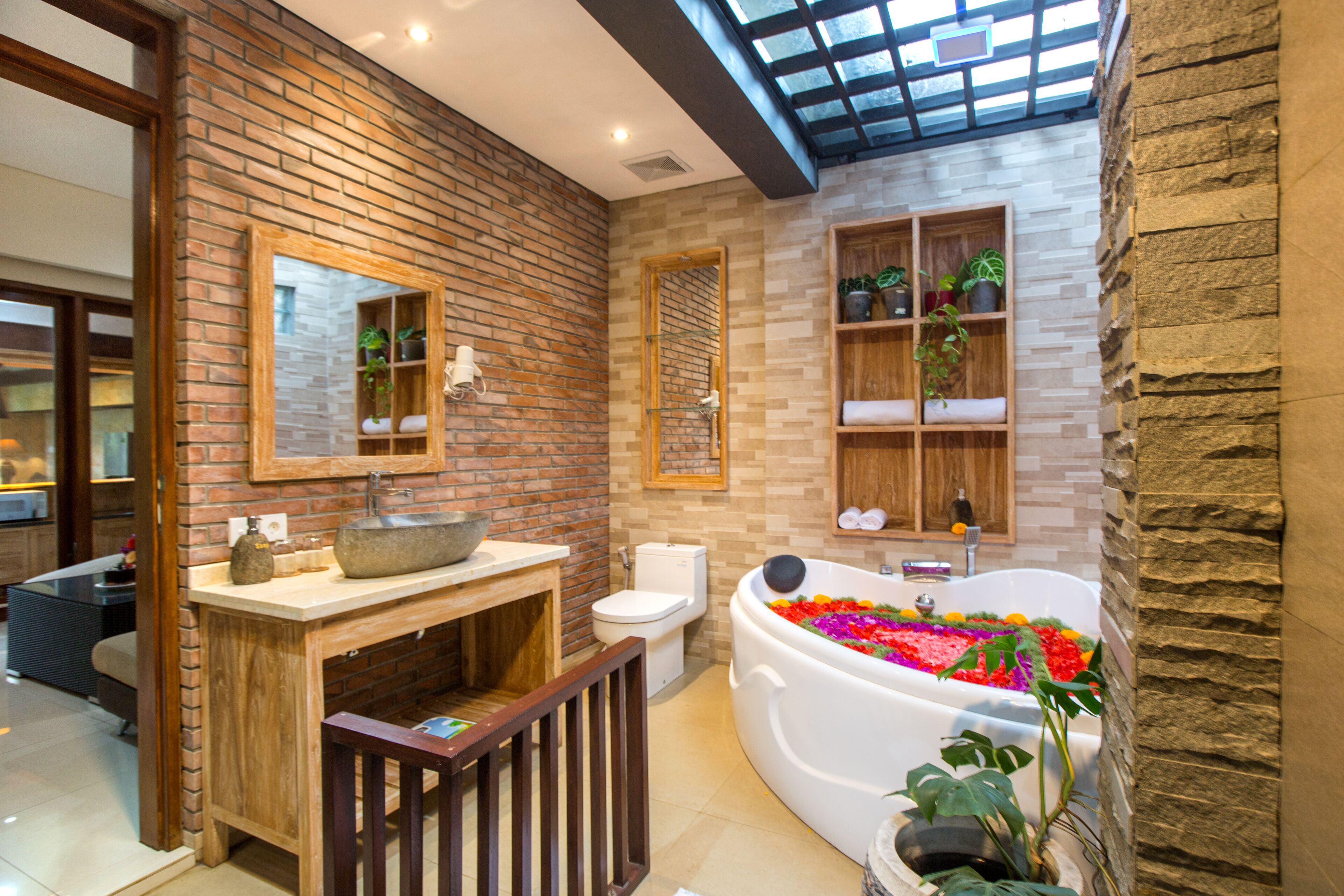 honeymoon villa, 1 bedroom, private pool, ground floor | deep-soaking bathtub