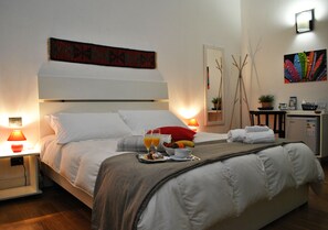 Premium bedding, down comforters, minibar, individually decorated - B&B Ai Tintori (Palermo)
