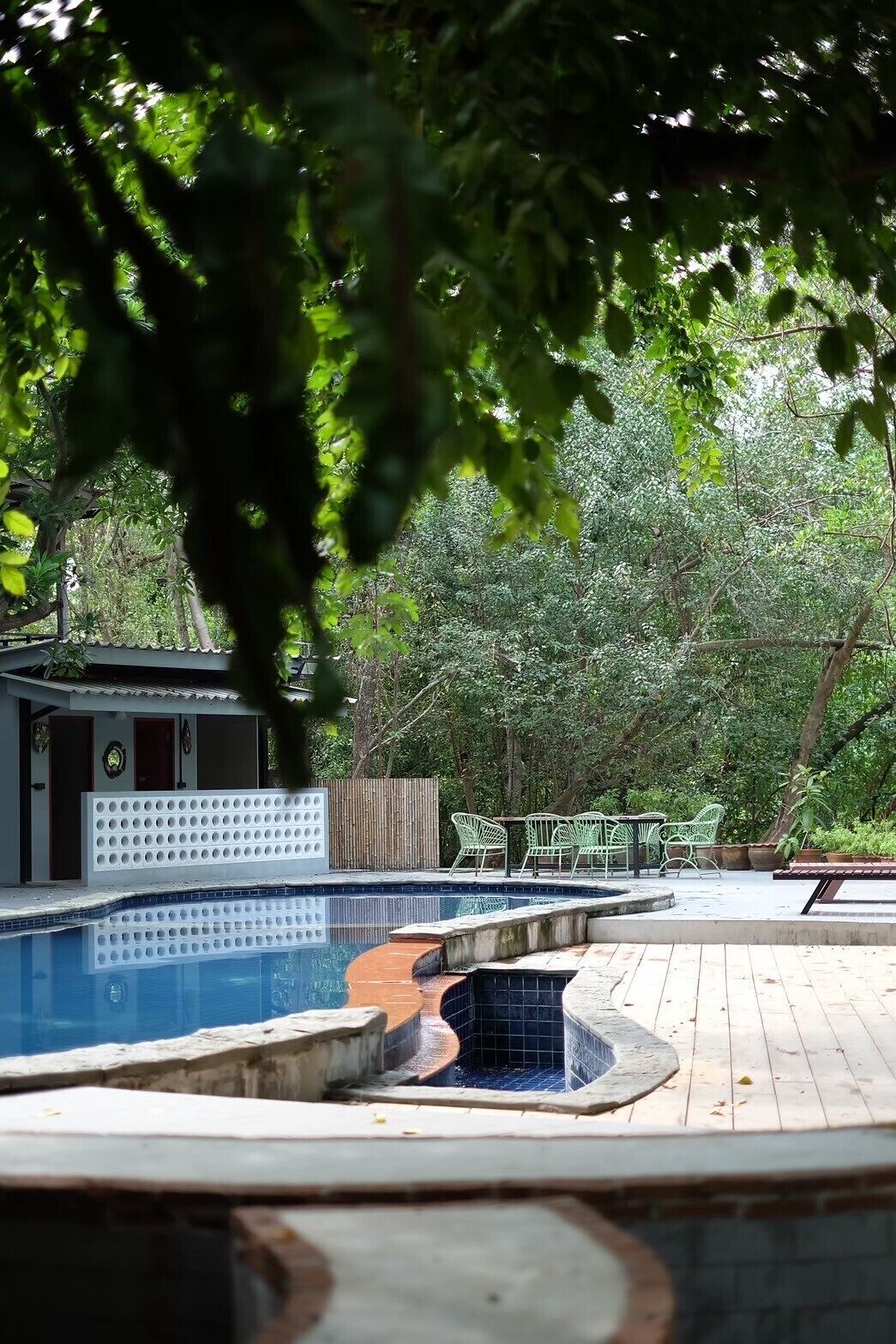 Outdoor pool, pool umbrellas