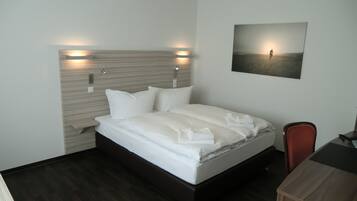 Deluxe Double Room | Hypo-allergenic bedding, pillowtop beds, cribs/infant beds