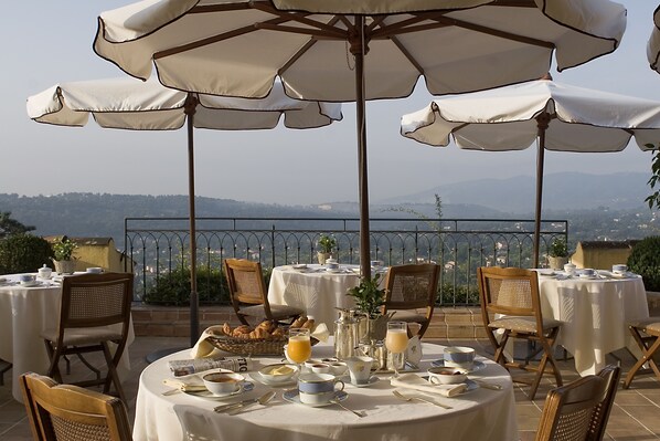 Lunch, dinner served; French cuisine, garden views 